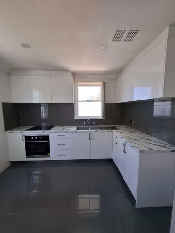 FOR LEASE - 3-BEDROOM HOME IN BLACKETT - Photo 5