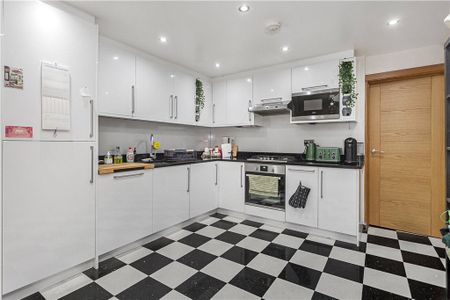 West Hill, Wandsworth, SW18 1RU - Photo 2