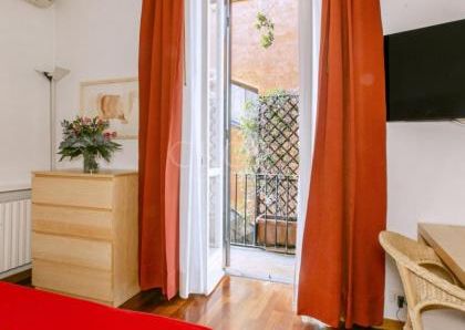 Elegant Apartment in the Heart of Rome: Between Piazza di Spagna and Via del Corso, in residence with dayluy cleaning , A/C wifi , consierge. Rif #1948