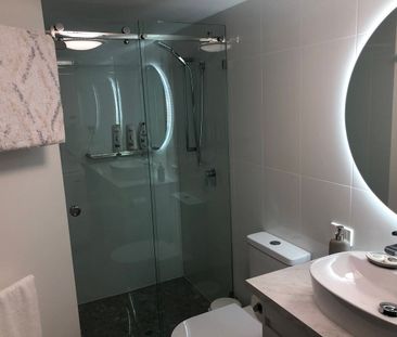 Beautifully renovated fully furnished one bedroom apartment in quie... - Photo 6