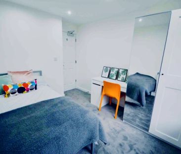 8 Beds 3 Baths - Photo 2