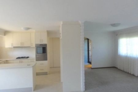 8 The Annie Watt Circuit, West Lakes Shore. - Photo 4