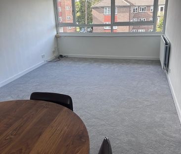 2 Bed Flat, Ashburton Road, CR0 - Photo 2