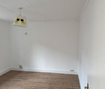 2 bedroom detached bungalow to rent - Photo 2