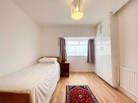 3 bedroom end of terrace house to rent - Photo 1