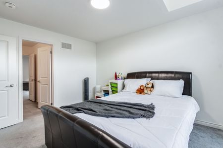 For Lease - 93 Elephant Hill Drive, Clarington, Ontario - Photo 4