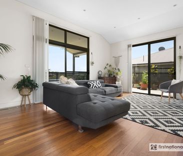 Modern Family Home - Photo 4