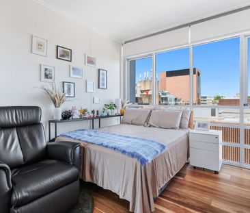 Stunning Apartment with Harbour & Blue Mountains Views | Steps to C... - Photo 3