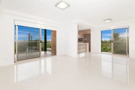 Lifestyle & Appeal - 2 bedroom 2 bath - this property has it all! - Photo 3