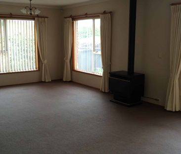 3 Bedroom Family Brick Home - Photo 3