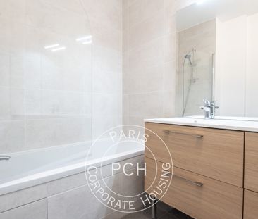 Rue saint-Charles, - Photo 1