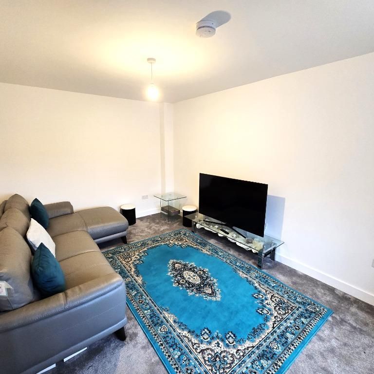 3 bedroom semi-detached house to rent - Photo 1