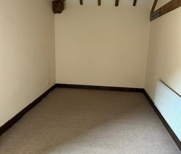 2 bedroom barn conversion to rent - Photo 3