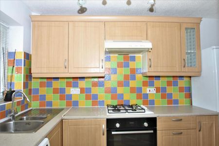 2 bedroom end of terrace house to rent - Photo 5