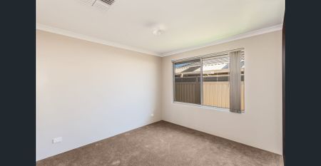 BEST KEPT SECRET IN SECRET HARBOUR ! - Photo 4