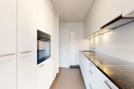 Enjoy sunny moments on the large balcony! - Foto 5