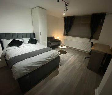 Room in a Shared House, College Avenue, HA3 - Photo 1