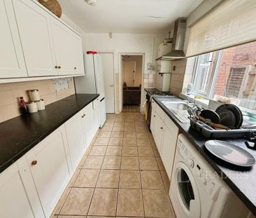 3 bedroom terraced house to rent - Photo 3