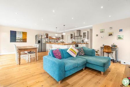 4 bedroom semi-detached house to rent - Photo 2