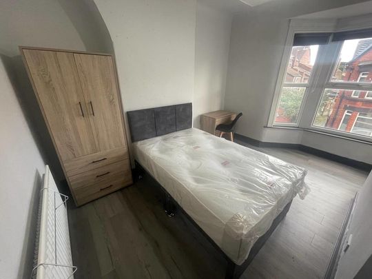 4 bedroom end of terrace house to rent - Photo 1