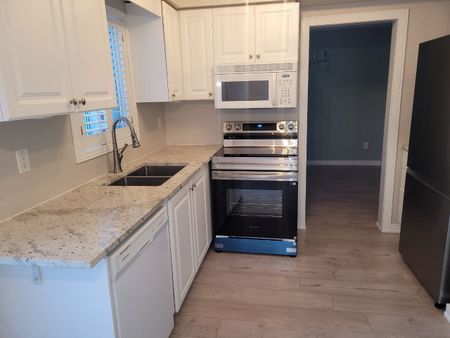 For Lease - 20 Brown Street, Barrie, Ontario - Photo 5