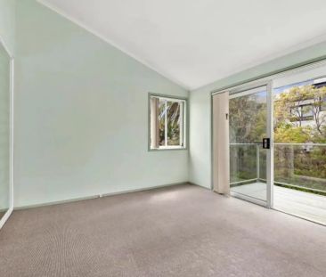 Perfectly Positioned Townhouse Near the Beach (4 Month Lease Only -... - Photo 4
