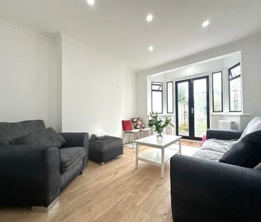 4 bedroom semi-detached house to rent - Photo 2