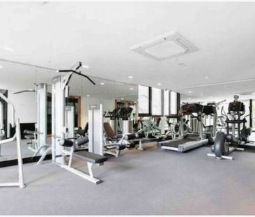 Sleek Inner-City Apartment Living - Photo 2