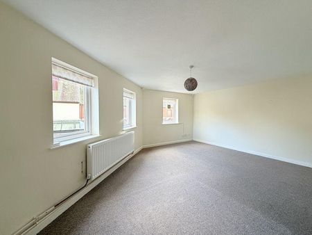 3 bedroom flat to rent - Photo 2