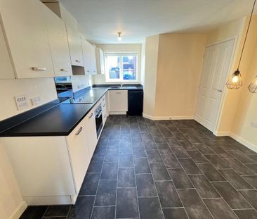 3 bedroom semi-detached house to rent - Photo 6