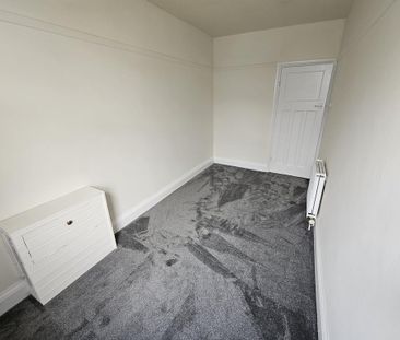 3 bedroom flat to rent - Photo 2