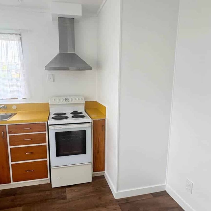 Tidy Studio Bedsit - Photo 1