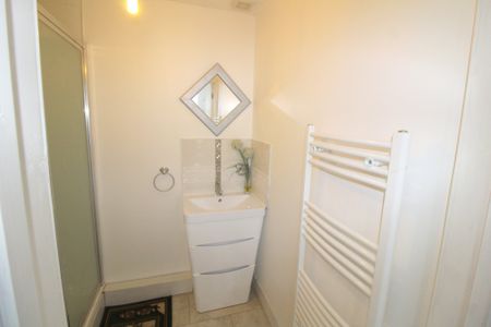 Long Lane, Ickenham, Uxbridge, UB10 8SX - Photo 5