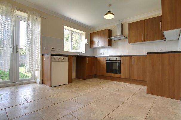 2 bedroom terraced house to rent - Photo 1