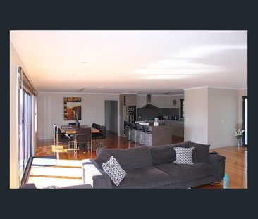 Spacious Living With Exceptional Views in Blackstone Heights - Photo 4