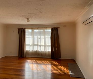 Family Home in Quiet Court - Photo 2