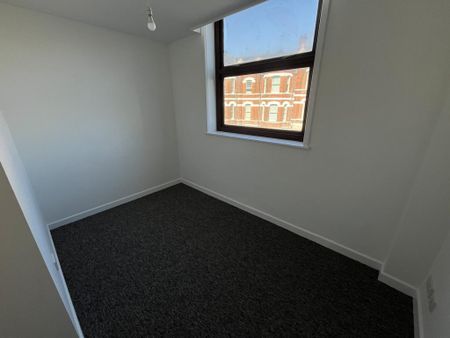 3 bedroom flat to rent - Photo 2