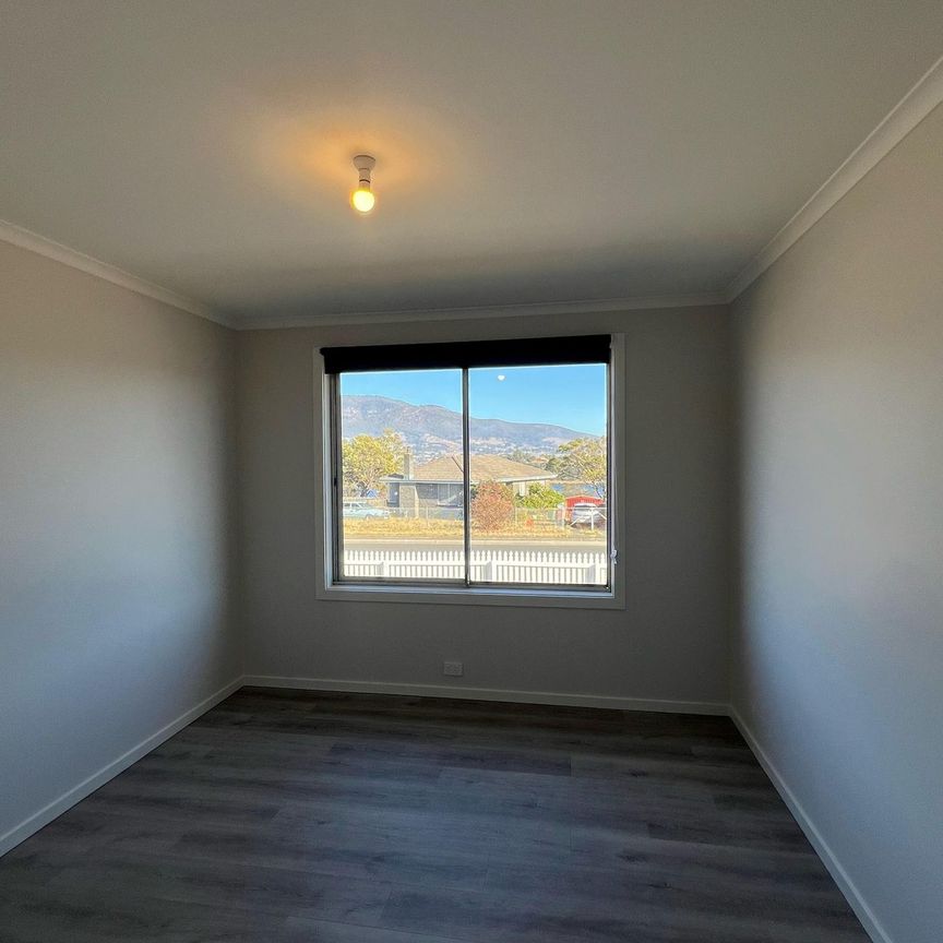 Newly Renovated Stylish 3 Bedroom Home! - Photo 1