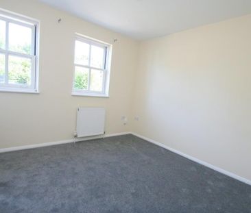 2 bedroom end of terrace house to rent - Photo 1