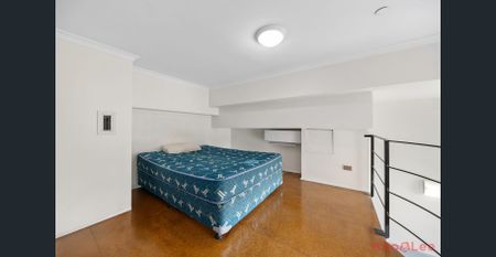 Renovated Loft with Air Conditioning at the heart of Broadway - Photo 5