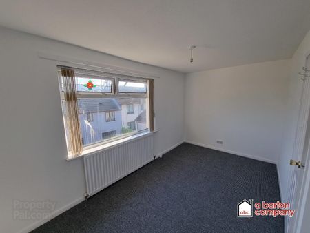 18 Movilla Park, Rathcoole, Newtownabbey - Photo 3