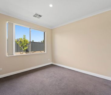 Spacious Family Home with Pool in Prime Baldivis Location - Photo 3