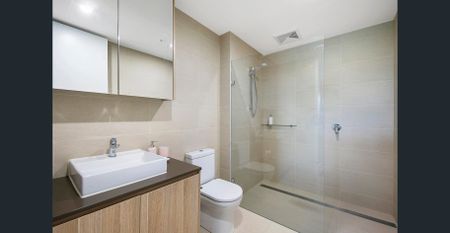 Spacious 3-Bedroom Apartment with 2 Parking Spaces, Storage & Breathtaking Views - Photo 3