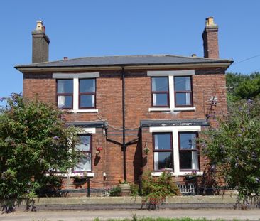 Harbour House, 1 Dock Road, Sharpness, Berkeley - Photo 2