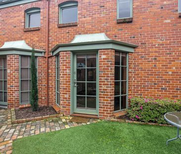 Low Maintenance Unit in Prime Location - Photo 3