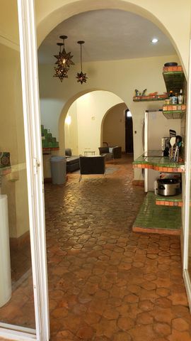 4 Bedrooms with Garage – 2 Blocks from Paseo - Photo 2
