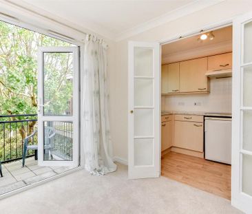 2 bedroom retirement property to rent - Photo 4