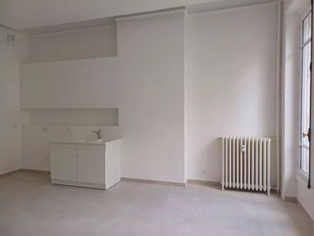 location Appartement T7 DE 250m² À PARIS - Photo 4