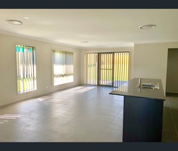 35 Plover Circuit, Aberglasslyn, NSW 2320 - Photo 3