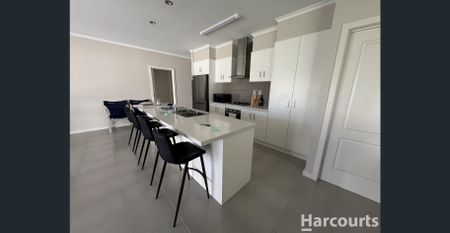 Modern Three Bedroom House - Photo 5